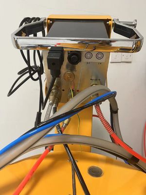 Maschine für die intelligente manuelle Pulverbeschichtung von Stahlsubstraten