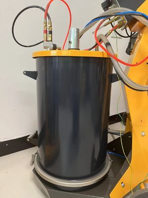 Leichte Beschichtung mit unserem Pulverbeschichtungssystem und elektrostatischer Pulverpistole